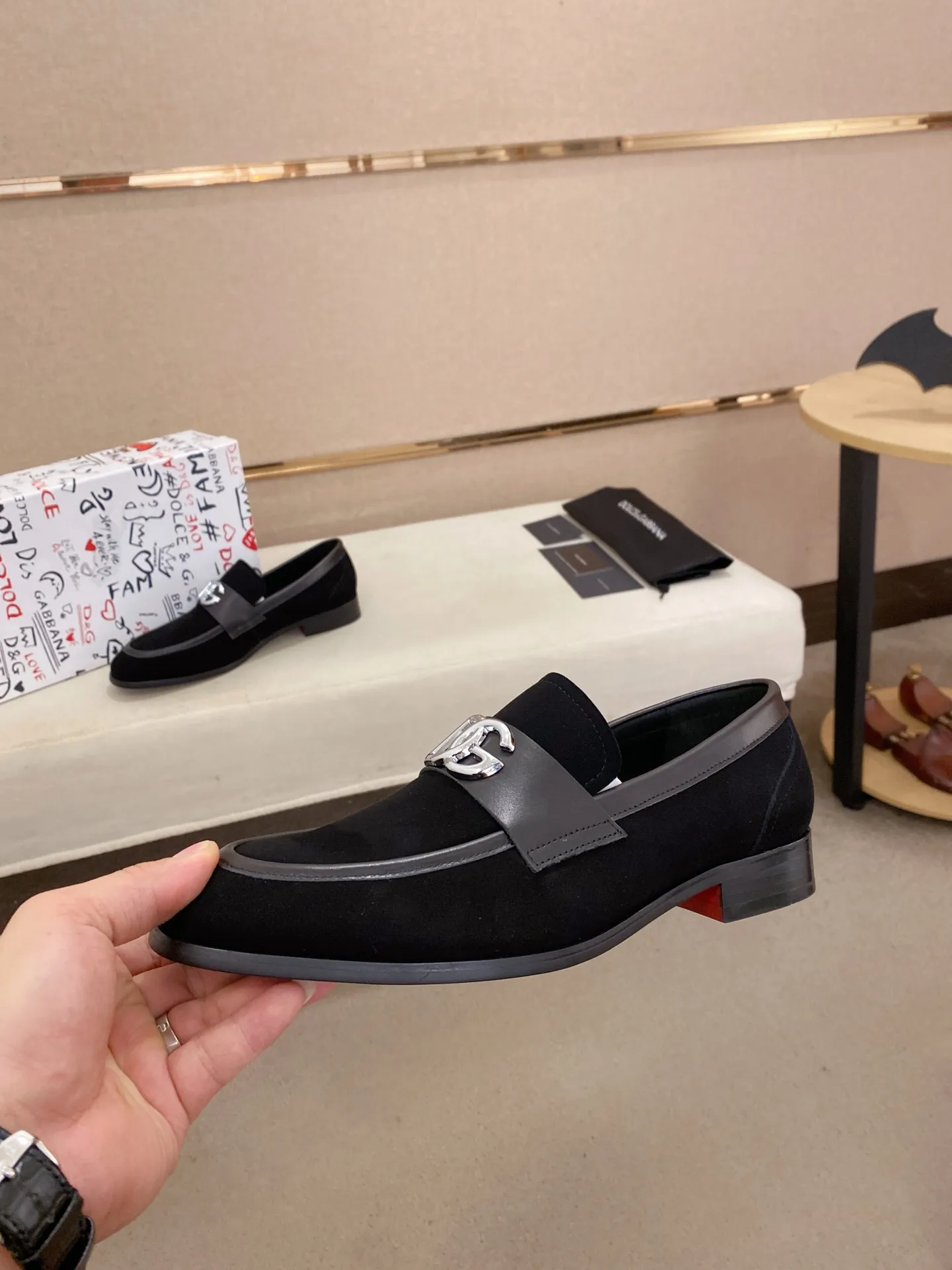 Men's clothing and shoes💰 520💰🌲DG top-notch🔍🔍men's new leather shoes🚹sold at the same time⚠The uppers are imported cowhide from Italy, the entire imported cowhide lining, and imported accessories💪💪, completely 1⃣️ vs. 1⃣️🇮🇹 💪💪, ⚠Sole: The original sole is specially provided by the original factory, the exclusive movable molded sole is super comfortable, ⚠Original factory follow-up goods, 🔍🔍high quality, can be entered and exited at will, welcome to compare ⚠Size number: 38-44. Can be customized 45 non-returnable